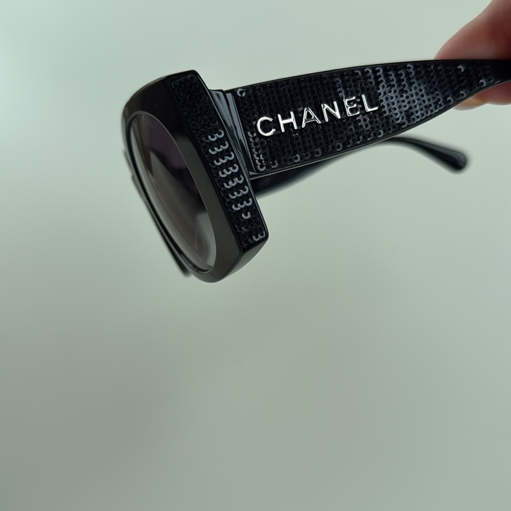 CHANEL Elegant Black Sunglasses - Picture 8 of 15